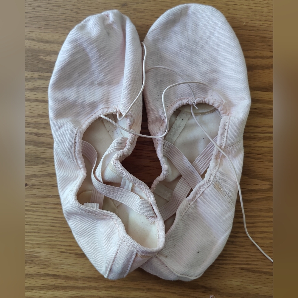 Capezio Pink Canvas Ballet Slippers 9M